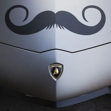 ランボルギーニ、2025年も「モーベンバー(Movember)」活動を継続。レヴエルトはじめスーパーカーが「ヒゲ」を装着しパレード