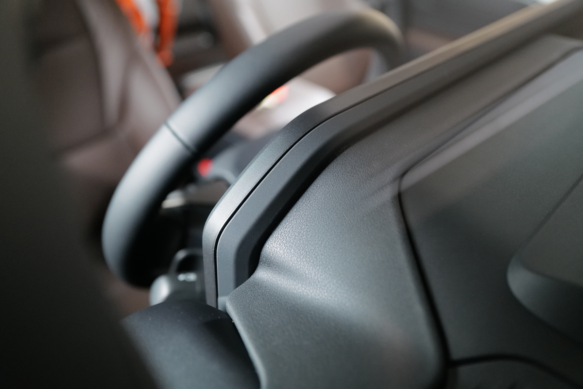 ランドクルーザー250の内装異音対策。「異音」に対する捉え方は人それぞれだが、ボクはこういったビビリ音や共鳴音は許容できない