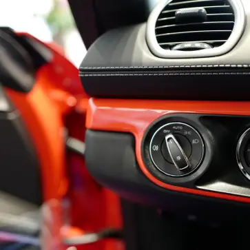 ポルシェのキーが左側にある理由とは？―実は「ル・マンでコンマ数秒でも速く走るため」ではなく「ワイヤーの節約」であった事が明らかに