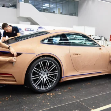 自動車メーカーがデジタル / バーチャル全盛の「今もなお」クレイモデルを使い続ける理由とは？100年続く設計手法の価値を探る