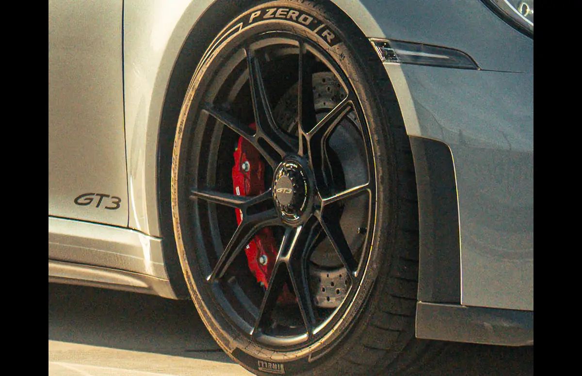 究極のタイヤ革命。 ポルシェ911 GT3の潜在能力を覚醒させるピレリの専用開発タイヤが発表、ミシュランに代わる選択肢に