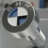 BMWが「勝手に修理 / 改造させないネジ」を開発？エンブレム型の特殊形状にユーザーから悲鳴と失笑