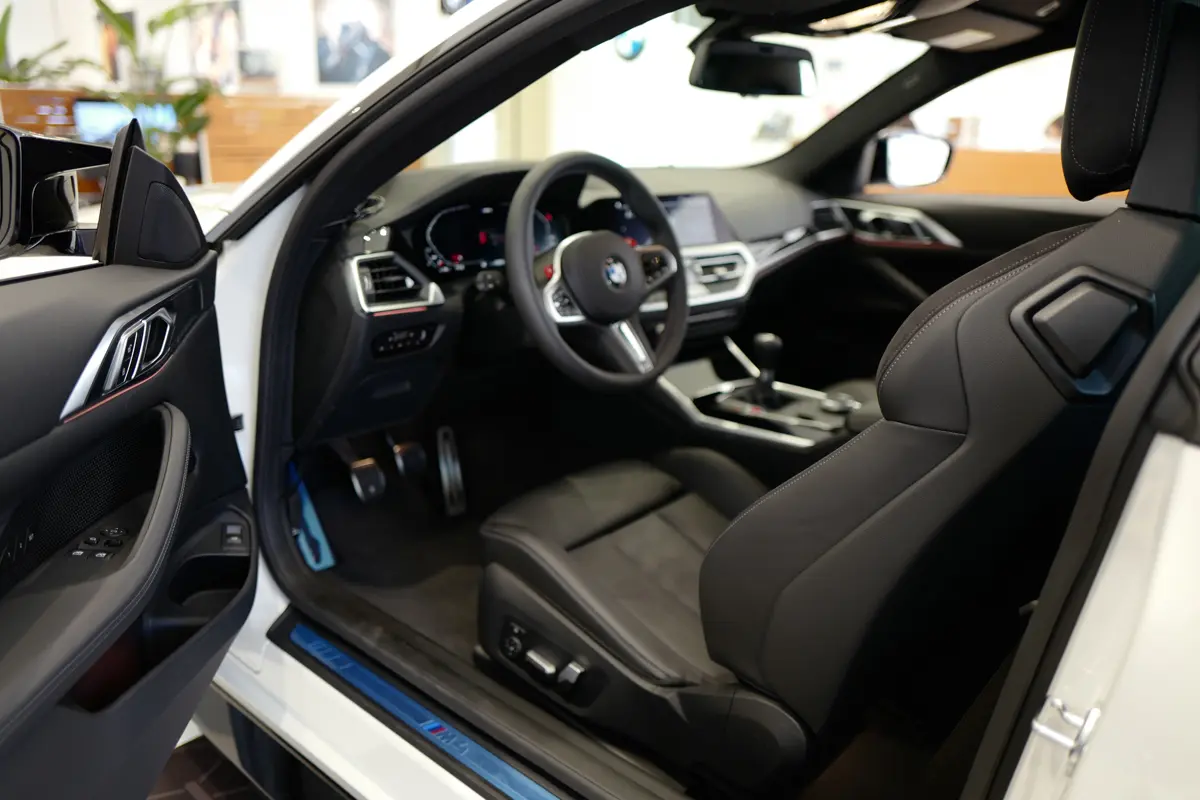 BMWが「首」を守る新発明。疲れからドライバーを救う“究極のシート”が特許申請へ。さらには安全性も向上するもよう