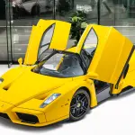 実質走行距離ゼロ？ドバイで新車同然の「エンツォフェラーリ」が販売中。伝説のV12が驚愕のコンディションで登場