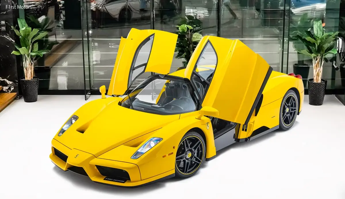 実質走行距離ゼロ?ドバイで新車同然の「エンツォフェラーリ」が販売中。伝説のV12が驚愕のコンディションで登場