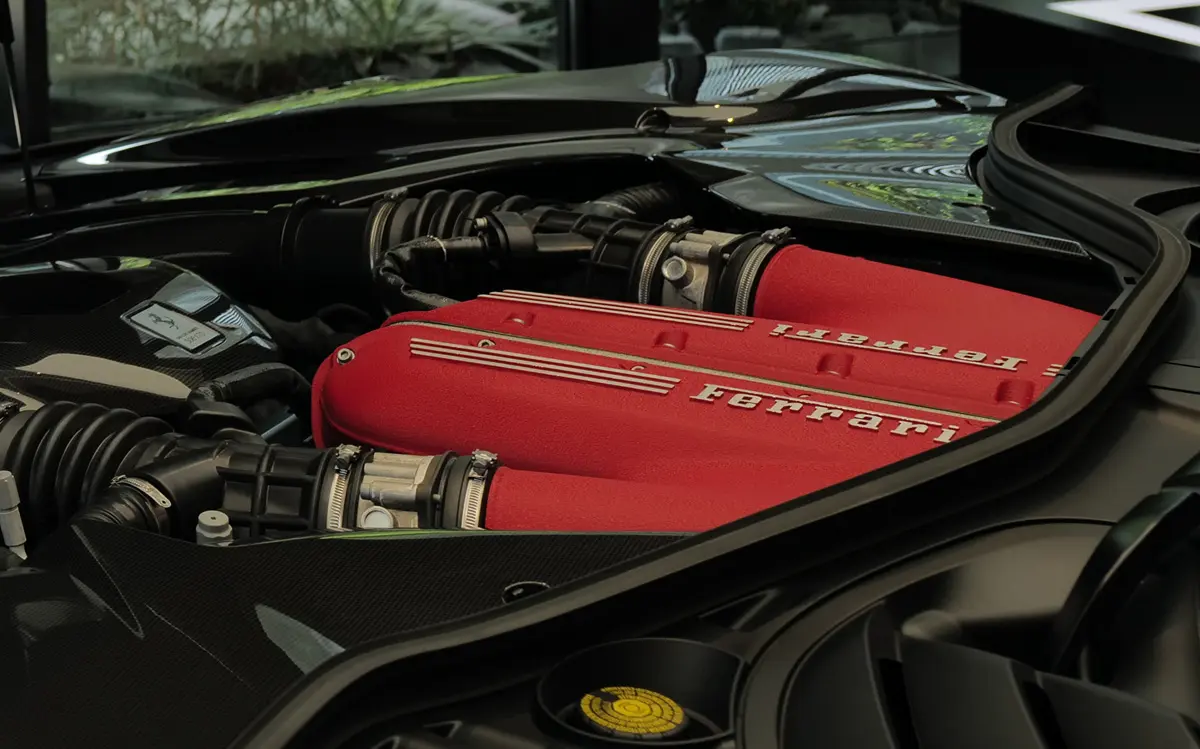 V12エンジンはなぜ「究極」なのか？その魅力とデメリット、V10とは異なり絶滅を免れた事情とは