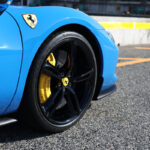 超高性能ブレーキが冬に「効かない」？カーボンセラミックブレーキの意外な盲点と真実、しかし抗いがたい「魔力」とは