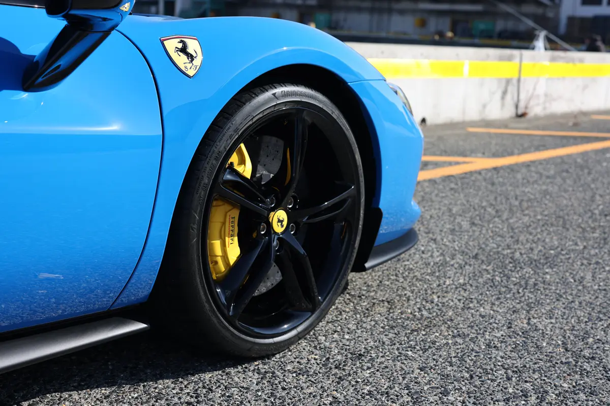 超高性能ブレーキが冬に「効かない」？カーボンセラミックブレーキの意外な盲点と真実、しかし抗いがたい「魔力」とは