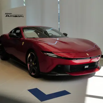 フェラーリ「アマルフィには高性能モデル、いわゆる”スペチアーレ”を追加しません。ハンドリングパッケージもナシです」。その理由とは