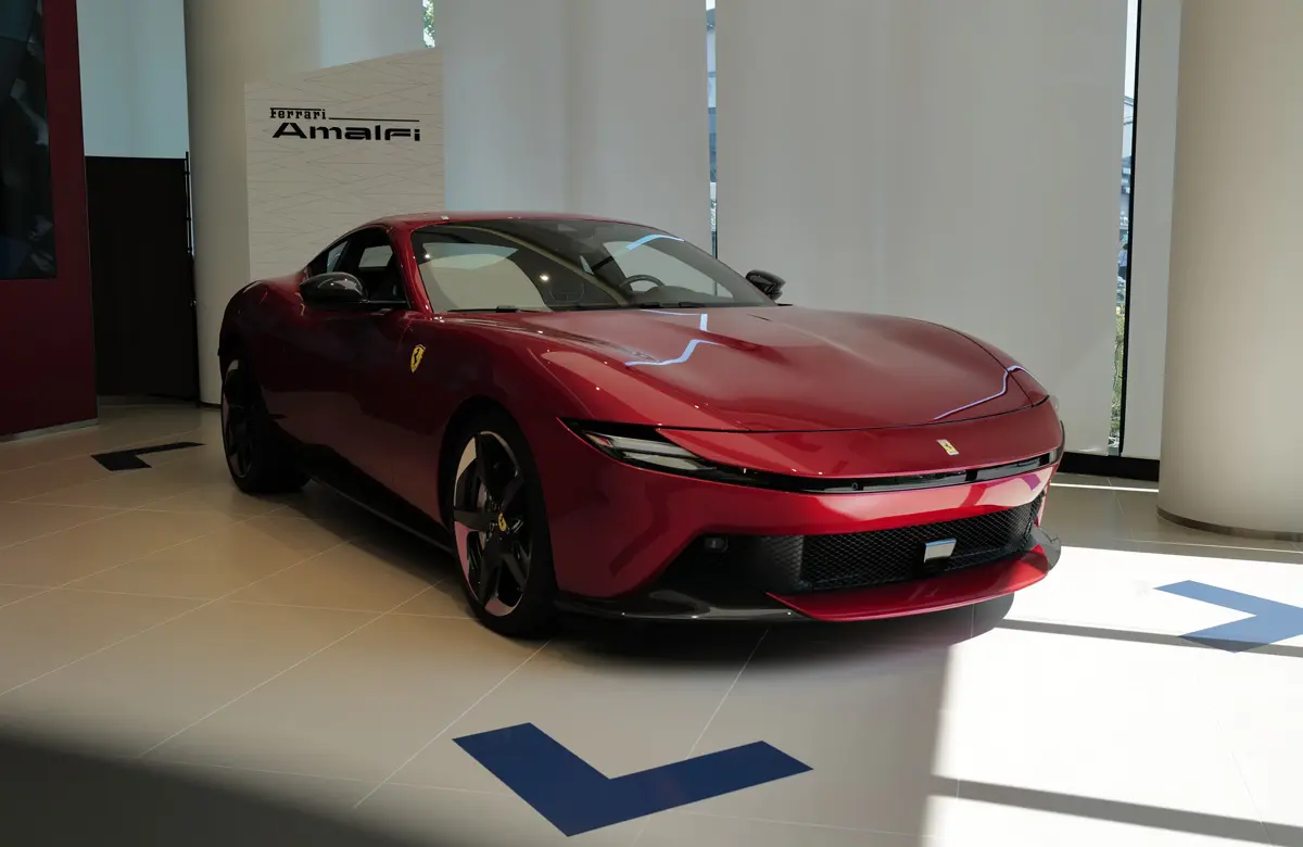 フェラーリ「アマルフィには高性能モデル、いわゆる”スペチアーレ”を追加しません。ハンドリングパッケージもナシです」。その理由とは