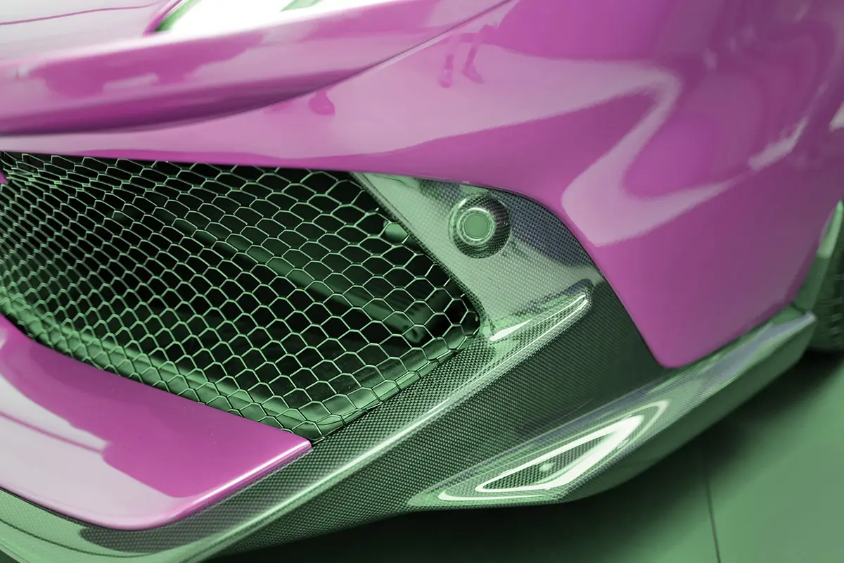 今回新しく注文したフェラーリ。296GTBとは異なって「カーボンファイバー製パーツを大量投入」、オプション金額が恐ろしいことに