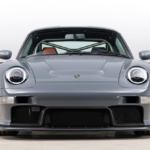 850馬力の「空冷ポルシェ」、993ベースのガンサーワークス最新作『ジェミニ』登場。インテリアには日本製「ブラックデニム」、このメカメカしさが最高である