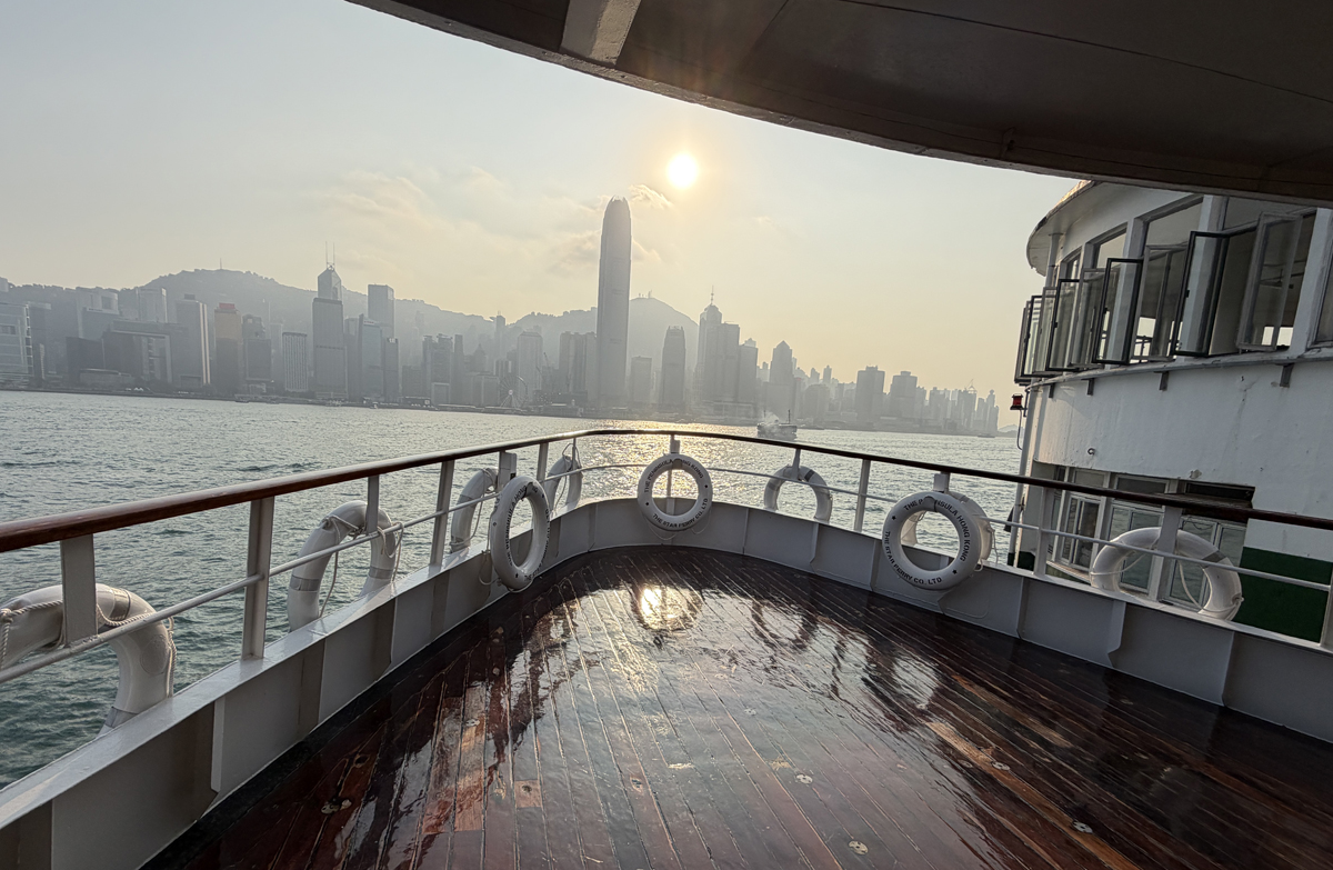 これまでにないラグジュアリー体験(前編)。ペニンシュラ香港とスターフェリーによるコラボ企画、専用船による「アフタヌーンティークルーズ」へ【動画】