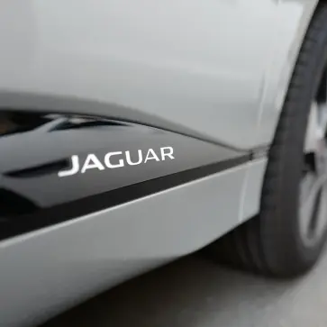 いったい名門ブランド「ジャガー」に何が起きてるんだ・・・。「空白の1年」と物議を醸すType 00の正体、そしてデザイナー解雇劇