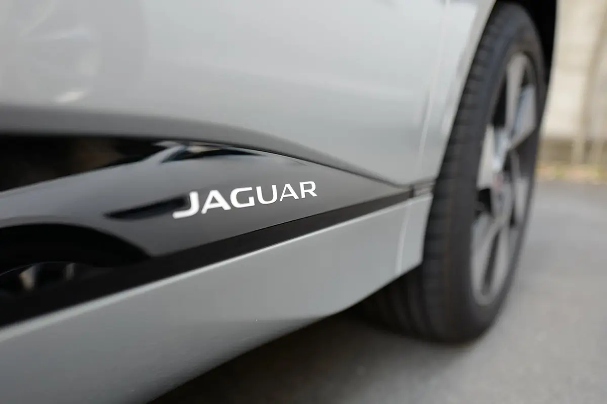 いったい名門ブランド「ジャガー」に何が起きてるんだ・・・。「空白の1年」と物議を醸すType 00の正体、そしてデザイナー解雇劇