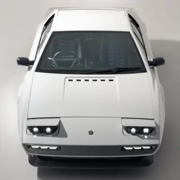 【衝撃の復活】ジェームズ・ボンドも愛したロータスエスプリ、最新V8ターボとともにレストモッド。 ポップアップヘッドライトはそのままに9000万円にて受注開始