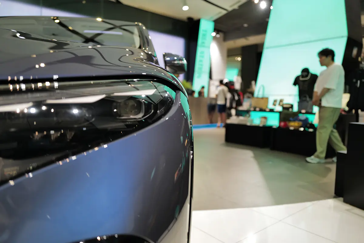 【1年で価値が半減?】新車で買うと「大損」する車ワースト10。「EV」と「高級車」の残酷すぎる現実とは