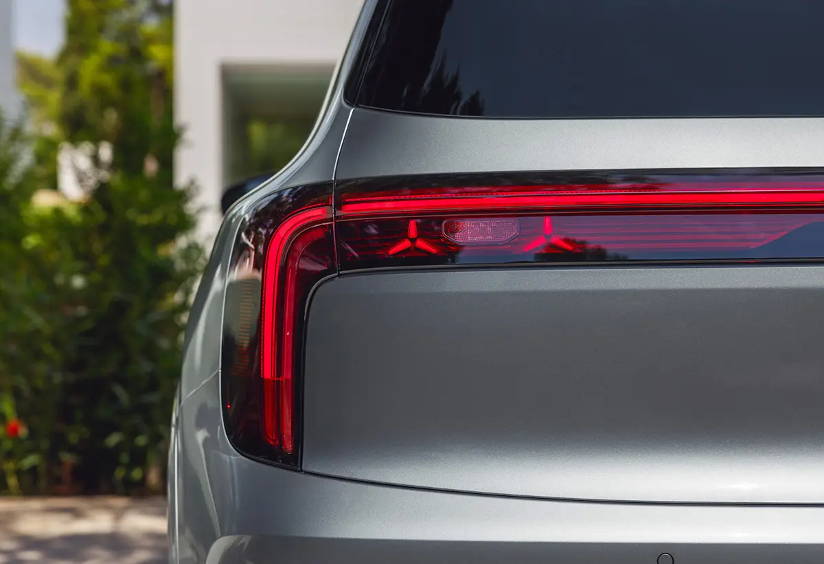 「エブリデイ・ヒーロー」新型メルセデス・ベンツGLB発表、劇的進化に加えAI搭載の「最強ファミリーSUV」