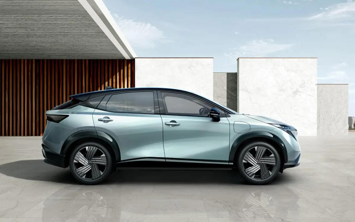 日産アリアを買おうと思う。ただし新車購入は「自殺行為」に近いので中古車狙い、グレードは「B9 e-4ORCE」一択か