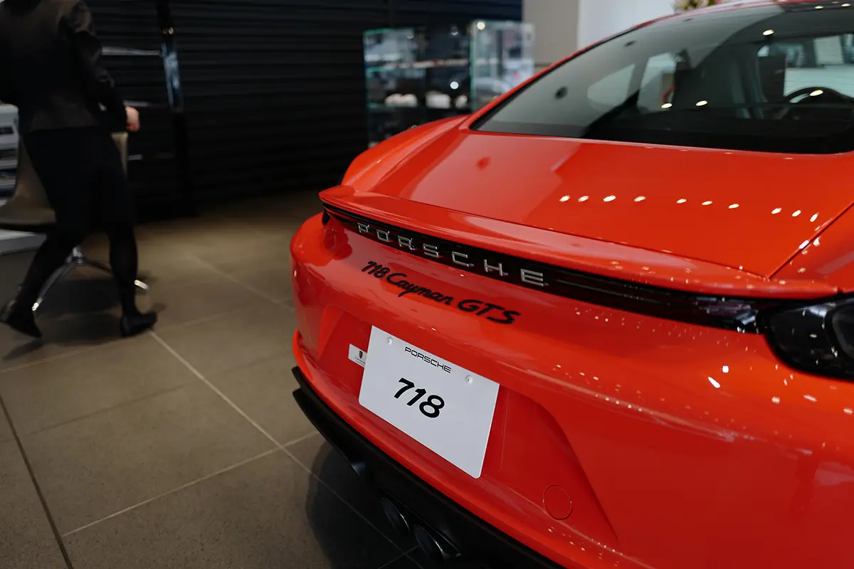 ポルシェ、次期「718」に内燃機関モデルを緊急追加。EV専用プラットフォームを逆設計し「ICE対応」とする衝撃の戦略