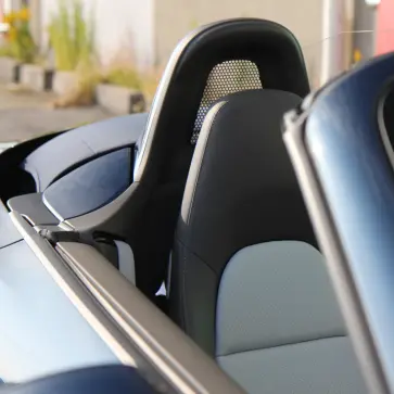 ポルシェがオープンカーの「ウインドデフレクター」を廃止？「空気を空気で防ぐ」次世代オープンカーの特許を申請