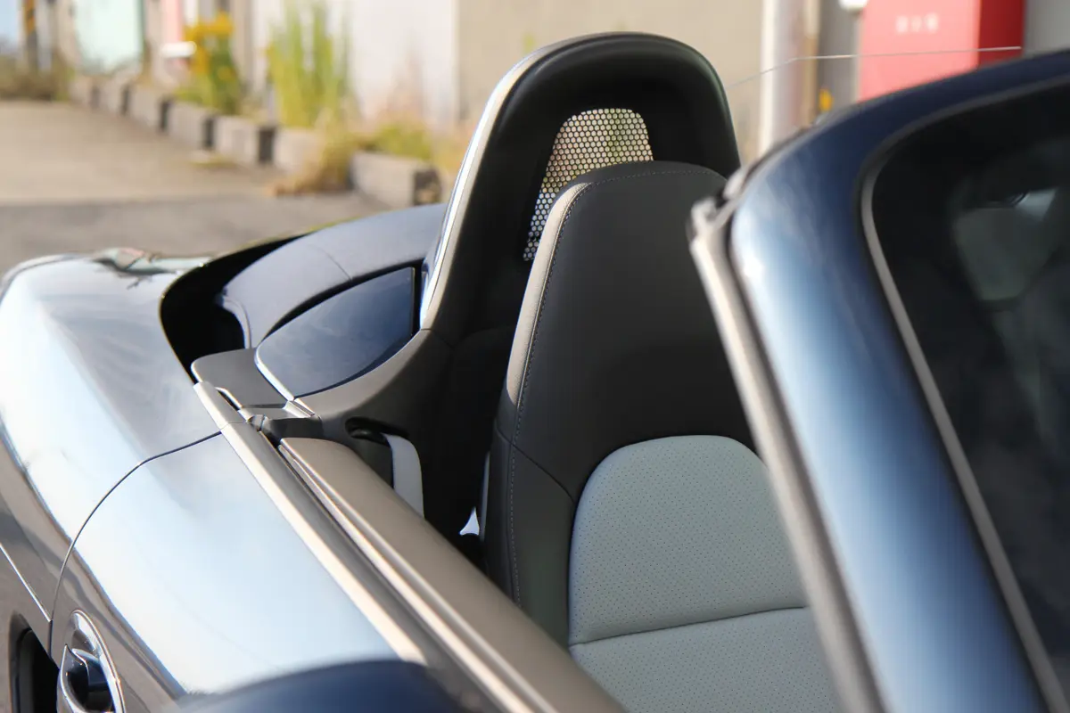 ポルシェがオープンカーの「ウインドデフレクター」を廃止？「空気を空気で防ぐ」次世代オープンカーの特許を申請