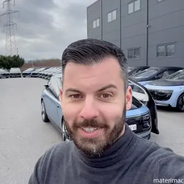 リマックがテスラを出し抜く？ 「常に世界を改変する男」、メイト・リマックのロボタクシー「ヴェルヌ」が配備目前。「私のほうが先だったな」と勝利宣言