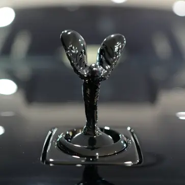 【生誕150周年】ロールス・ロイスの「魂＝スピリット・オブ・エクスタシー」をデザインした男、チャールズ・サイクスの遺産とは