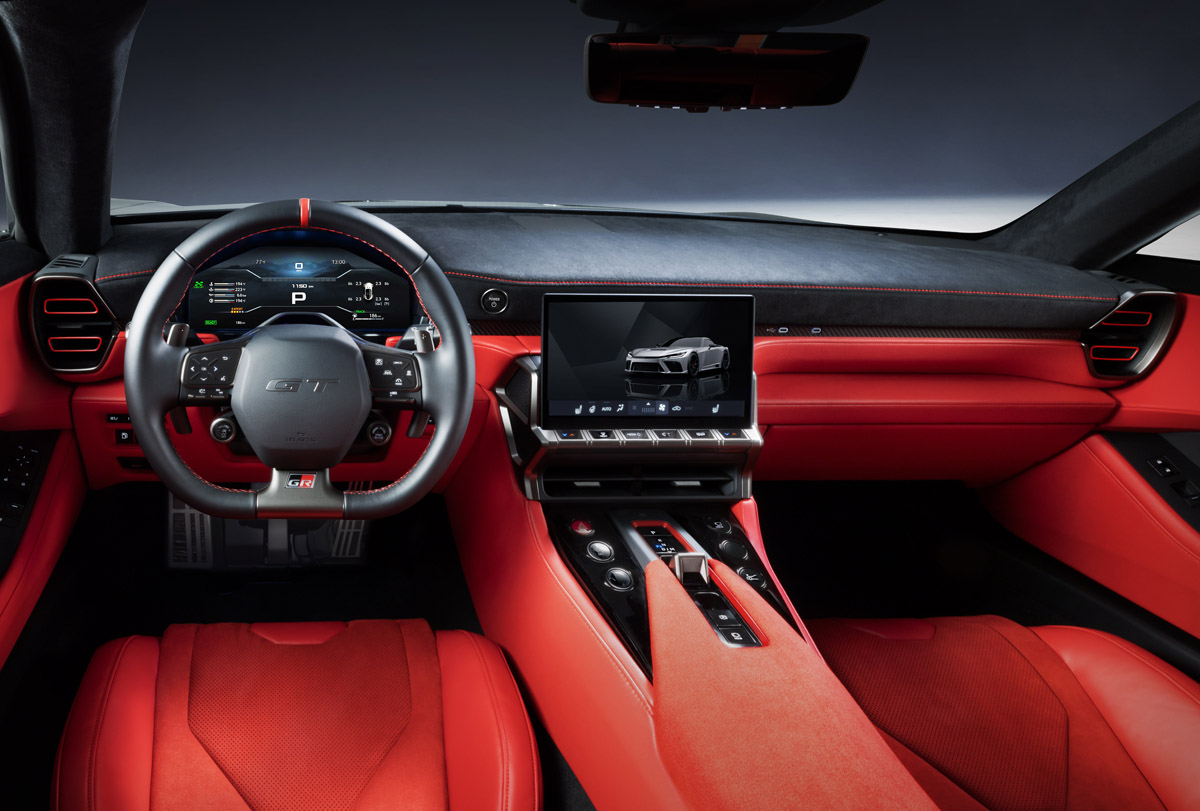 「GR GT」の内装部品がレクサスでもっとも安価なセダン「IS」と共通？たしかにエアコン吹き出し口などは「同じパーツ」を使用しているようだ