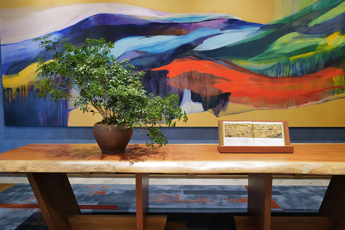 ウォルドーフ・アストリア大阪「宿泊記（1）」。いたるところに「苔」、地味にお金がかかっているエントランスからロビー、チェックイン【動画】