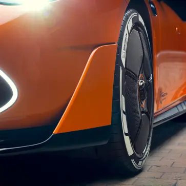 メルセデス・ベンツの新技術が「リアブレーキを車からなくす」?ブレーキ兼用超小型モーターが自動車の常識を覆す