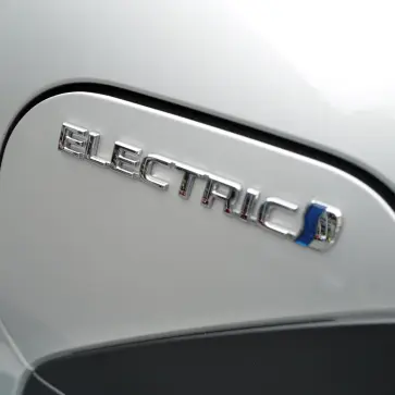 2025年11月国産車販売ランキングTOP30：なぜかbZ4Xが前年比で「3倍」へと販売が伸びる。一方でランクルは「半分」に