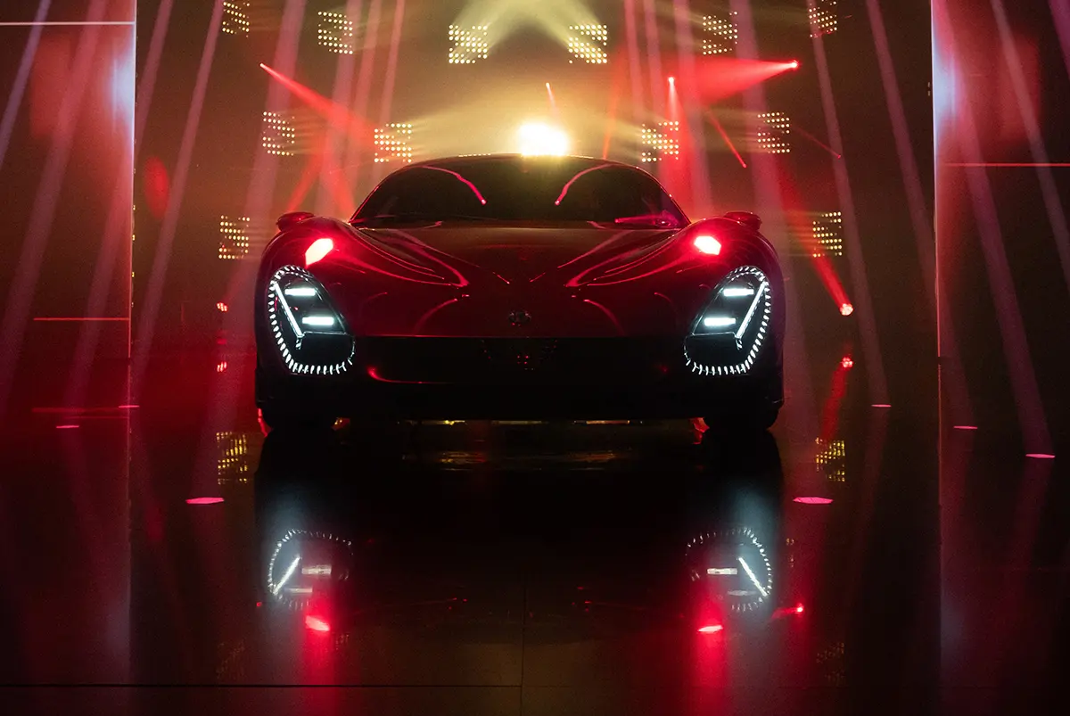 アルファ ロメオ×マセラティが融合した新プロジェクト「ボッテガ・フオーリセリエ」。パリにて詳細が発表、その「4つの柱」とは