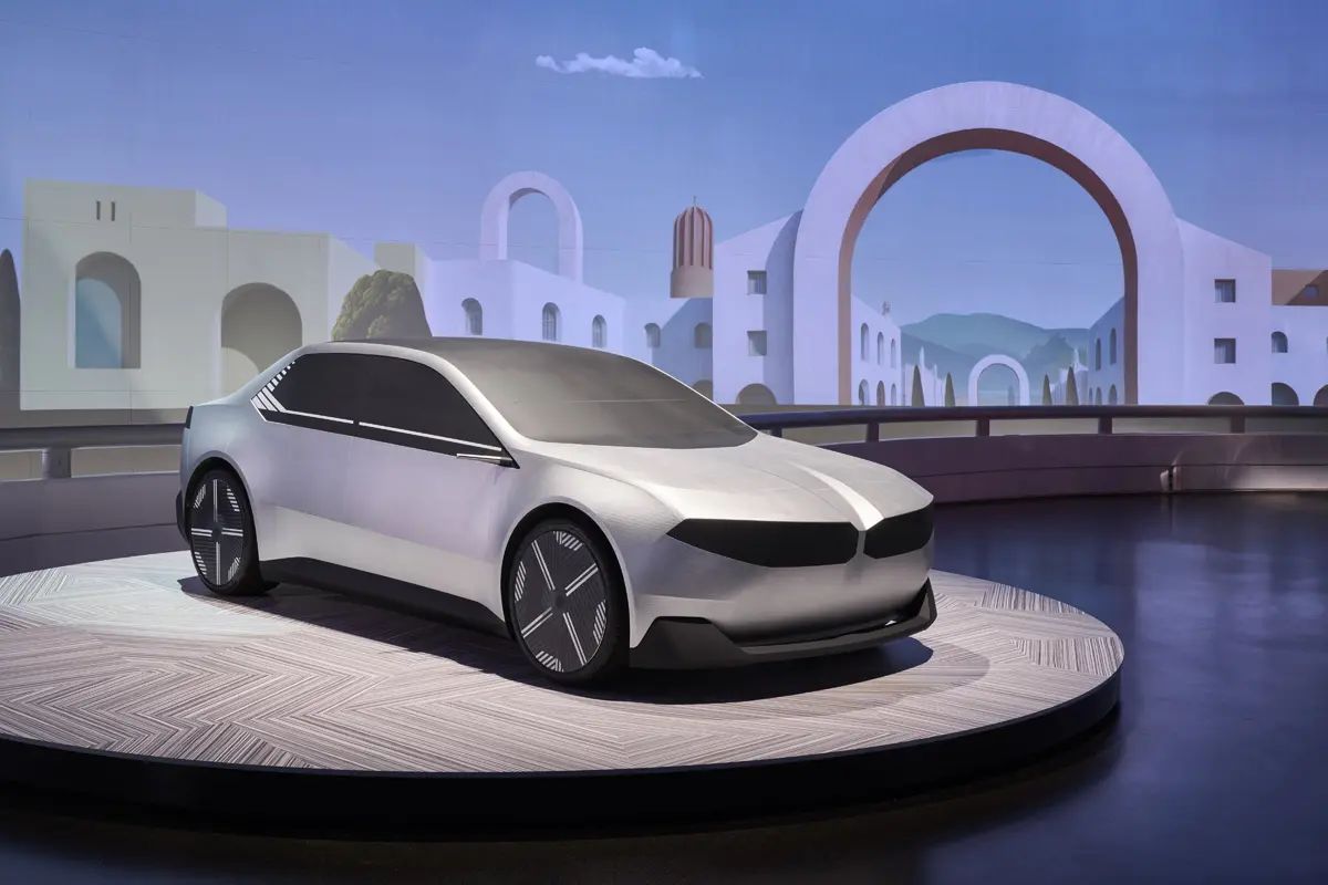 BMW「他社さんにはわからないかもしれませんが、ニッチなクーペは非常に重要なのです」。次世代4シリーズEVが示す“低コスト・高シナジー”なニッチ戦略とは