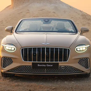 【世界に一台】ペルシャ湾の夕日を纏う「ベントレー コンチネンタルGTC アズール マリナー・カタール・エディション」が年明けとともに公開