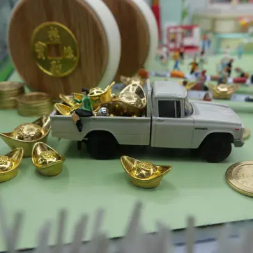 注文したフェラーリが納車されるのが1年以上先だとして。支払代金を投資にて賄おうとボクは考えている。とりあえず「グーグル(アルファベット)」と「金」に全振りだ