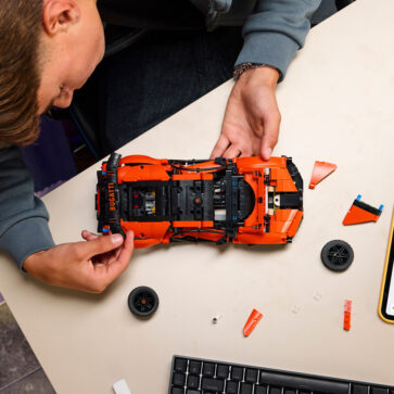 ブガッティ×レゴが放つ「史上最強の共演」。新作2モデルが全世界で同時解禁、「実際に入手できるブガッティ」、しかも「ヴィジョンGT」が登場