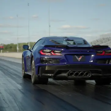 コルベットZR1Xが「ゼロヨン8.675秒」を記録し「全米で販売される車で最速」へ。0-96km/h加速ではブガッティ・トゥールビヨンを軽く凌駕