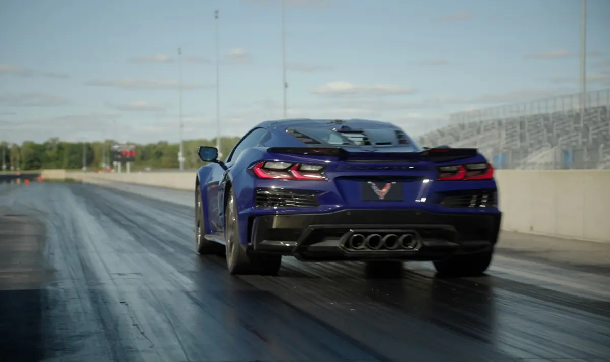 コルベットZR1Xが「ゼロヨン8.675秒」を記録し「全米で販売される車で最速」へ。0-96km/h加速ではブガッティ・トゥールビヨンを軽く凌駕