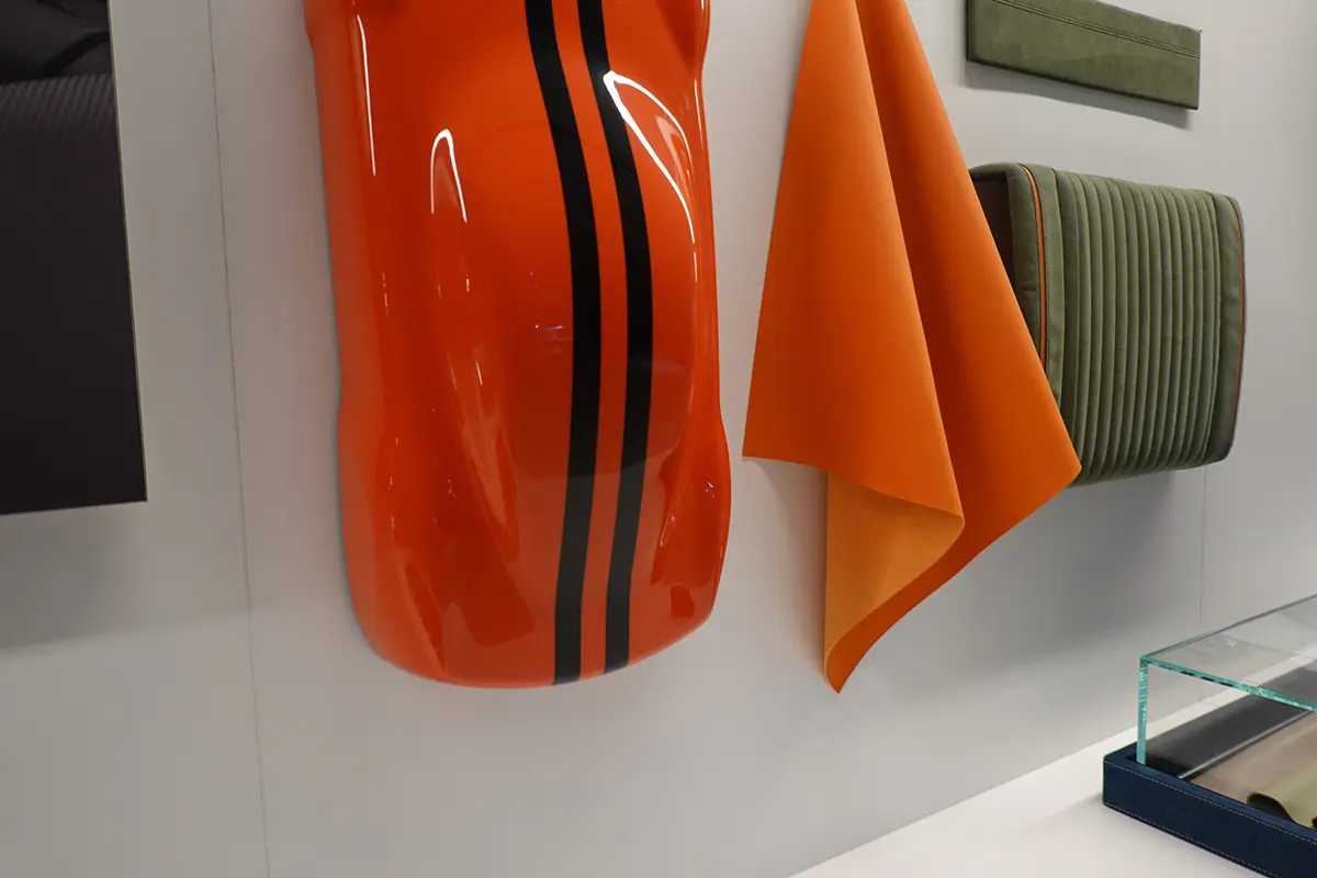 ボクが注文したフェラーリは「ボディカラー関係」だけで900万円オーバー。インテリアだと「シートのみ」で追加料金132万円である