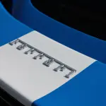 最近のフェラーリはずいぶん「カスタム」に寛容？かつては自由度が存在しなかった「跳ね馬」「Ferrariバッジ」のカラーや仕上げの選択範囲が拡大中