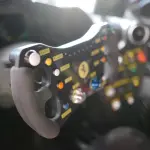 フェラーリの新型ステアリングホイールが「新しい運転体験」を生む？グリップを「ひねる」ことで車体を「傾ける」など直感的操作が可能に