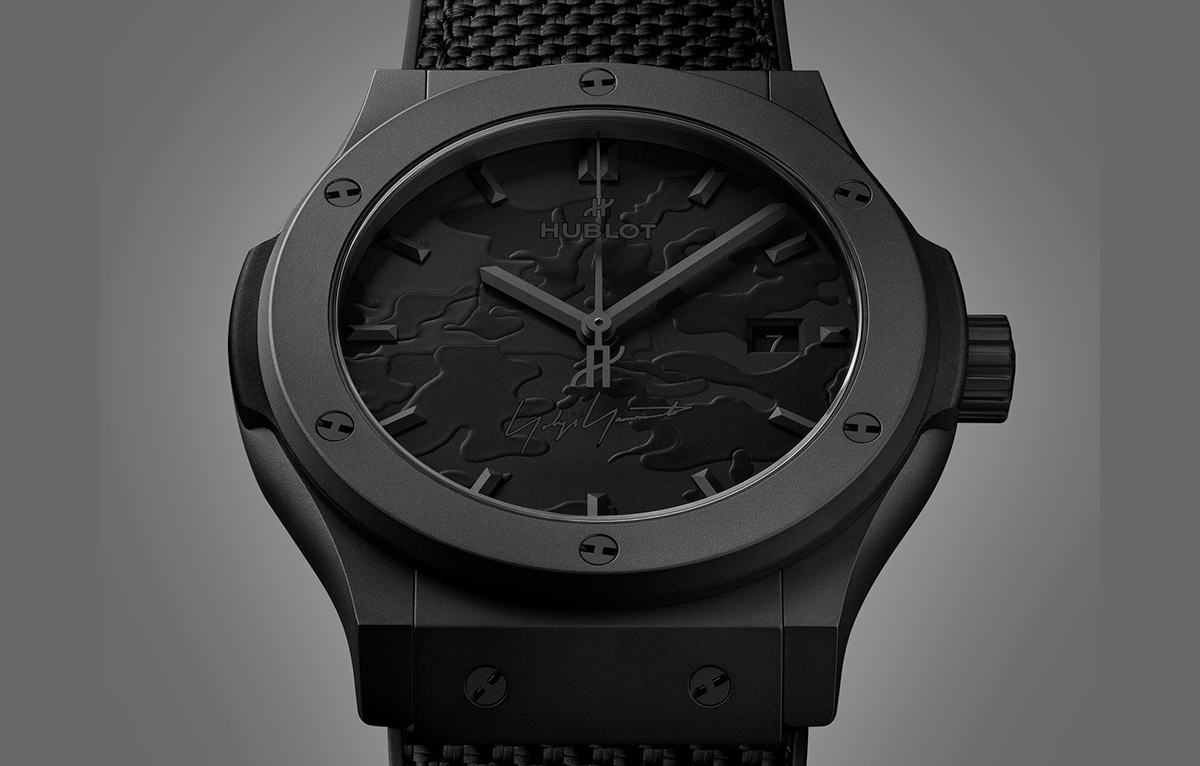 4度目の「黒の衝撃」。ウブロとヨウジヤマモトとの最新コラボ、クラシック・フュージョンが「マイクロブラスト」と「カモフラージュ」にて登場。限定300本、お値段163万円