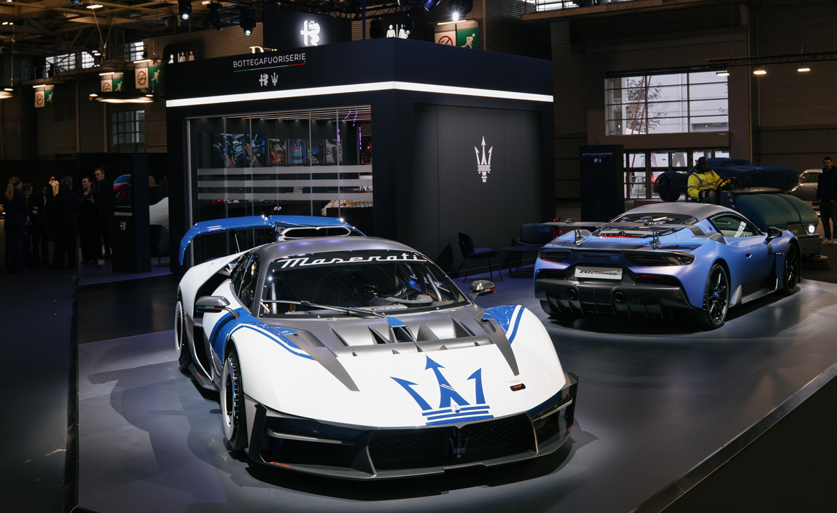 アルファロメオとマセラティがパリにて「究極のスーパーカーガレージ」を公開。新ブランド「ボッテガ フオーリセリエ」が放つ究極の4台が一同に介する