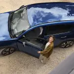 あれ、ちょっと寂しいな・・・。各社がオートサロンで盛り上がる中、マツダはひっそりと新色「ネイビーブルーマイカ」を発表するにとどまる