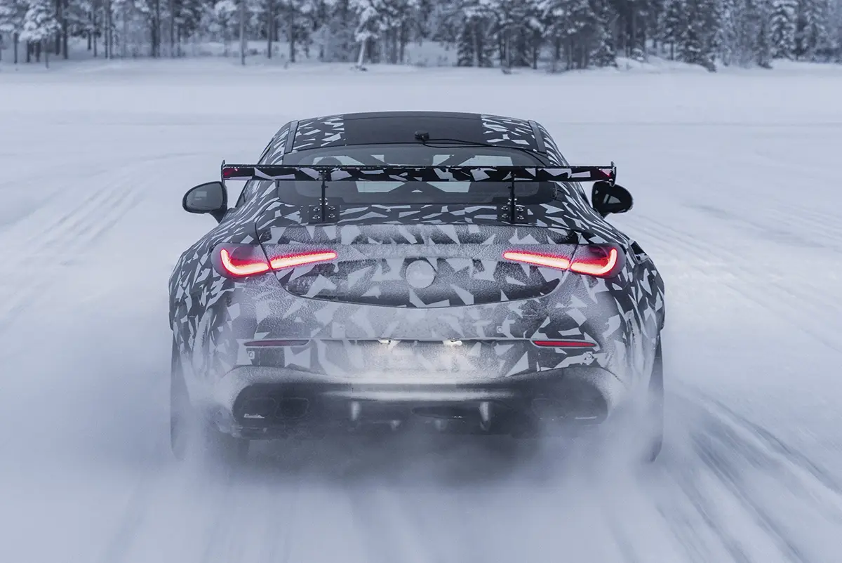 【究極の怪物】メルセデスAMG「ミトス」第2弾が氷上で覚醒。CLEベースにてV8復活、ノンハイブリッドの可能性も