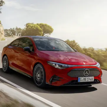 新型電気自動車、CLAが「最も安全なクルマ」に認定。メルセデス・ベンツが証明した”命を守る”140年の執念とは