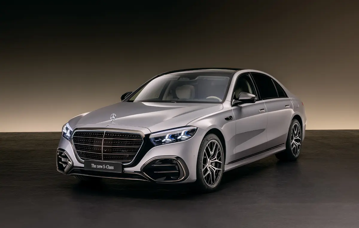 【絶対王者】新型メルセデス・ベンツSクラスが劇的進化。グリルは20%巨大化、「シートベルトまで暖める」おもてなしにてBMW・レクサスを突き放す