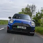 【快挙】新型MINIクーパーEVが「世界一安全な小型車」に。ユーロNCAP 2025ベスト・イン・クラス受賞
