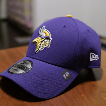 今後は「パープルとイエロー」のアパレルやグッズが増えてきそうだな・・・。やはり自分の注文したクルマと同じカラーの製品に目が行ってしまう